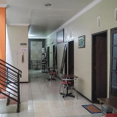 Hotel Baitussafar Ummi 1 Syariah Malang Esterno foto